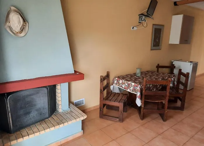 Daire O Xenonas Ton Mylon Míloi